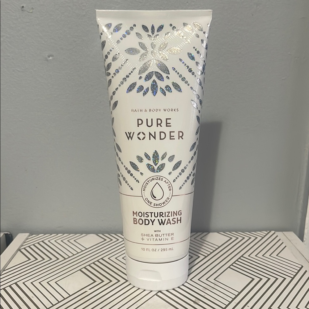 Bath & Body Works Pure Wonder Moisturizing Body Wash - White and Silver